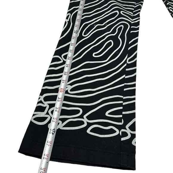 Hot Lava Thumbprint Work pant -Unisex
Wide Black White Print Size Small - Picture 13 of 16
